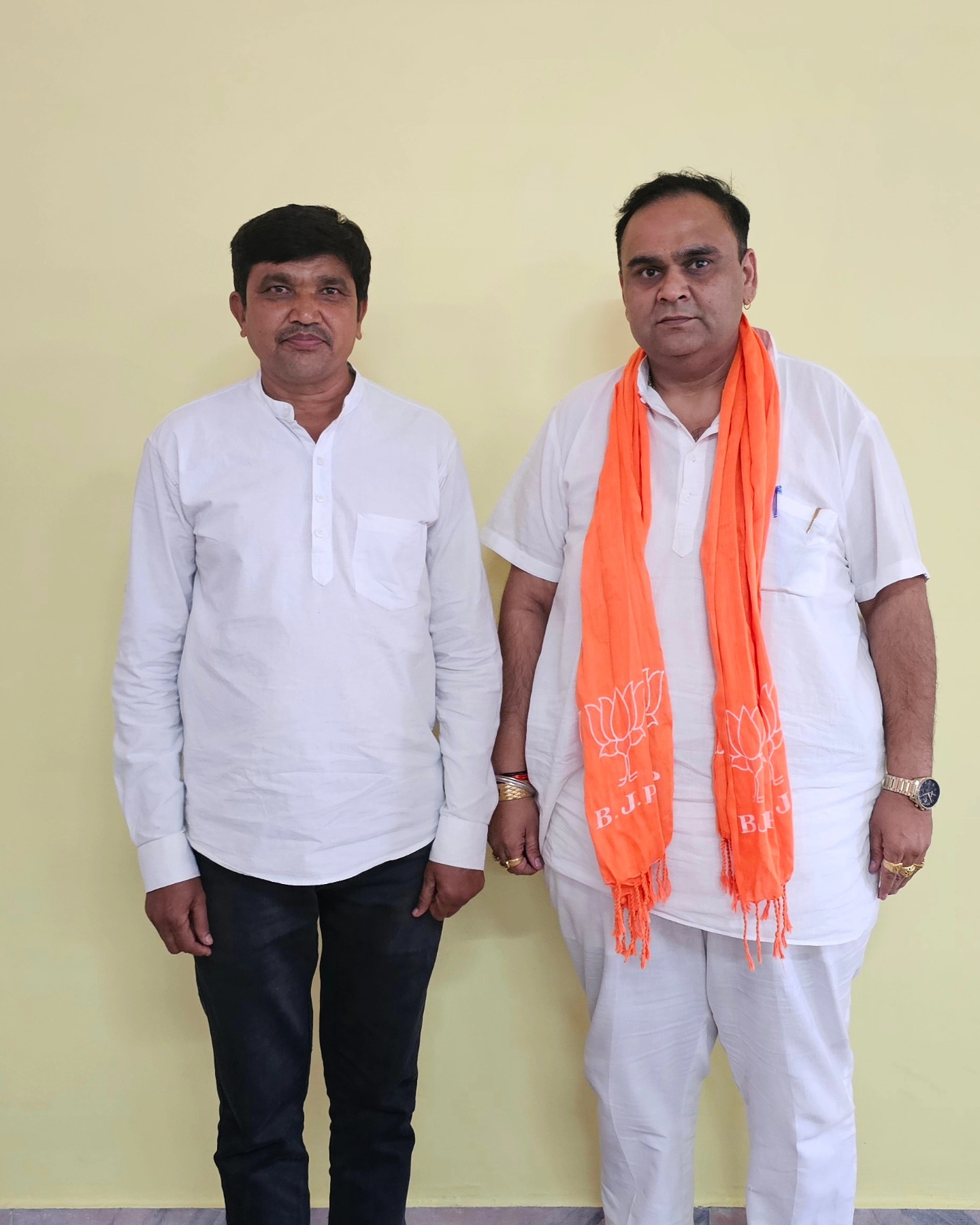 તા. ૧૬/૧૨/૨૦૨૩ ના રોજ મહુવા તાલુકાના બોરીયા બુથ ૨ માં આવતા ભાજપના પેજ પ્રમુખશ્રી વિનોદભાઈ લલ્લુભાઇ પટેલ સાથે શુભેચ્છા મુલાકાત લીધી.